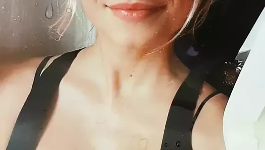 Lena auf die Titten gepisst