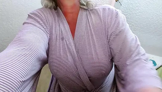 1228 Giantess DawnSkye притворяется, что не видит сбежавшего S00, дает ему загипнотизирующее шоу