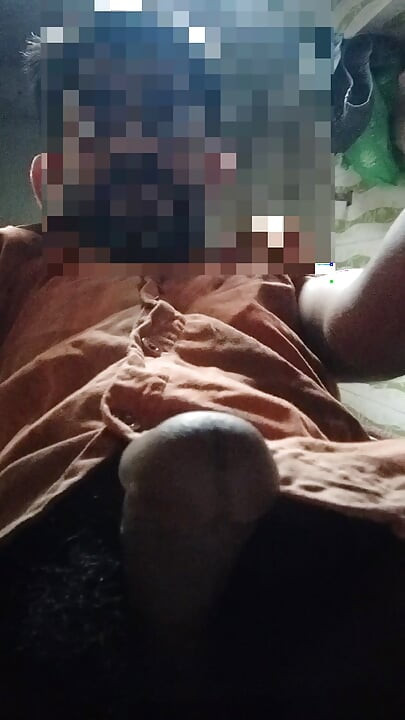 몸을 보여주며 털 많은 데시 자지 큰 자지