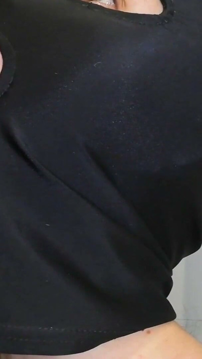Putinha novinha fazendo boquete babado em close | Clip 1