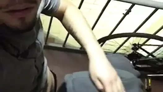 Bir arkadaşının sikini emmek