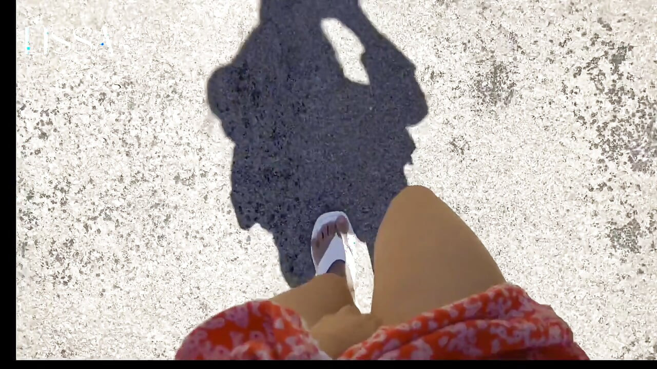 河里的湿衣服 + 手淫 + 暴露狂