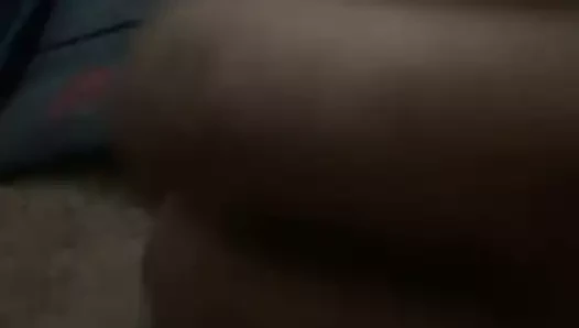 Pantolonun altında mastürbasyon yapıyor
