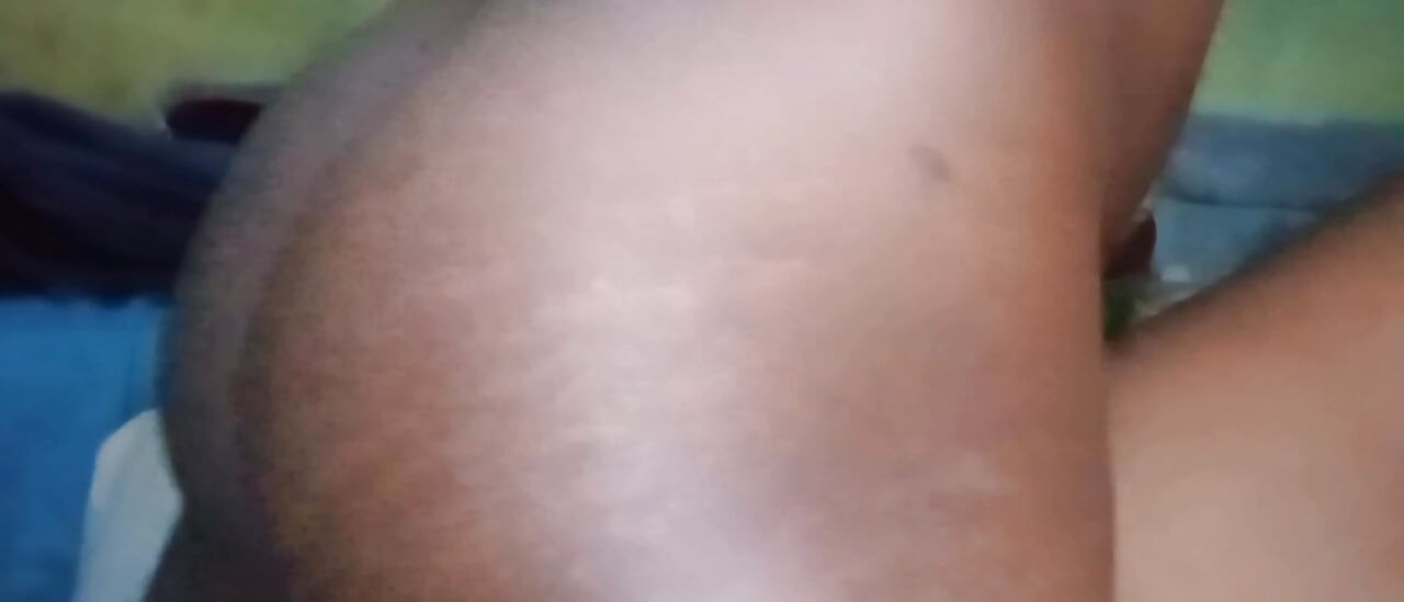 Moja 18-letnia przyrodnia siostra powiedziała, że tęskni za moim wielkim czarnym kutasem.