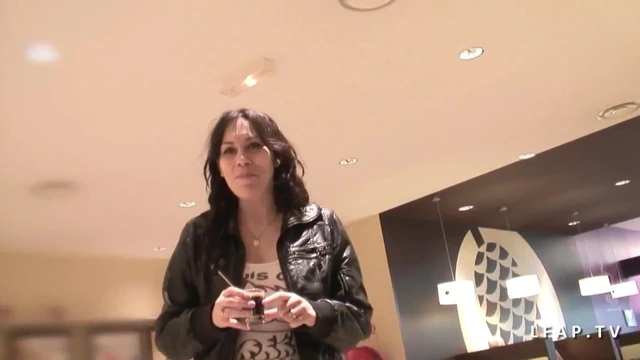 Petite amatrice brunette sodomisee et fistee grave