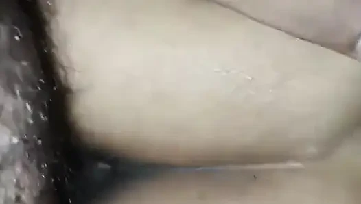 Üvey kız kardeşini domaltarak sikiyor