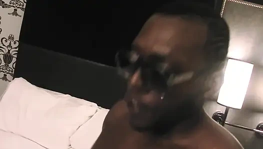 Vollbusige MILF bekommt ihre muschi von einem BBC geritten