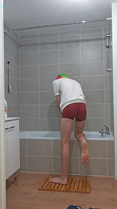 I'm cleaning my bathtub (episode 1)