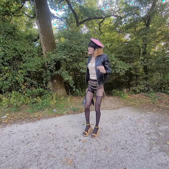 Exhibit P🚗U B L I C en Pute on a Parking Lot in the Forest, at La Faisanderie 91. Fanciful Tights, Thong [4sep25] Meet CoKiiNE! VaneSsaBiTCHx