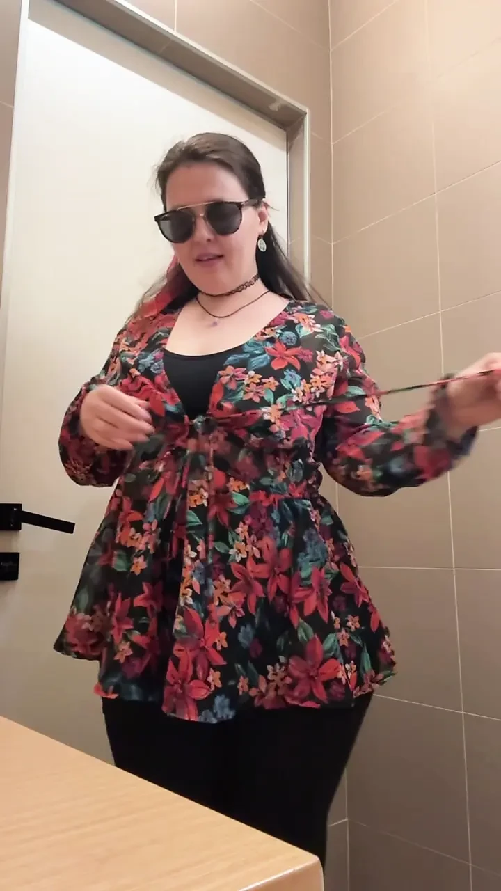 pawg public bathroom masturbation
