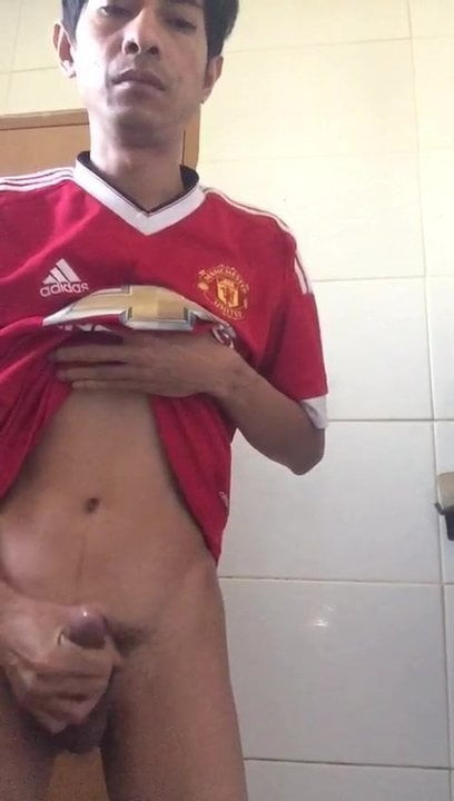 Matured male masturbate and cums in bathroom