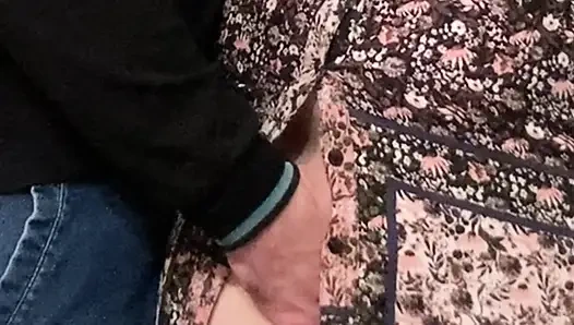 Странный извращебывает киску в метро