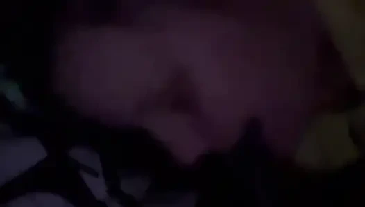 Arabada otururken sakso çekiyor