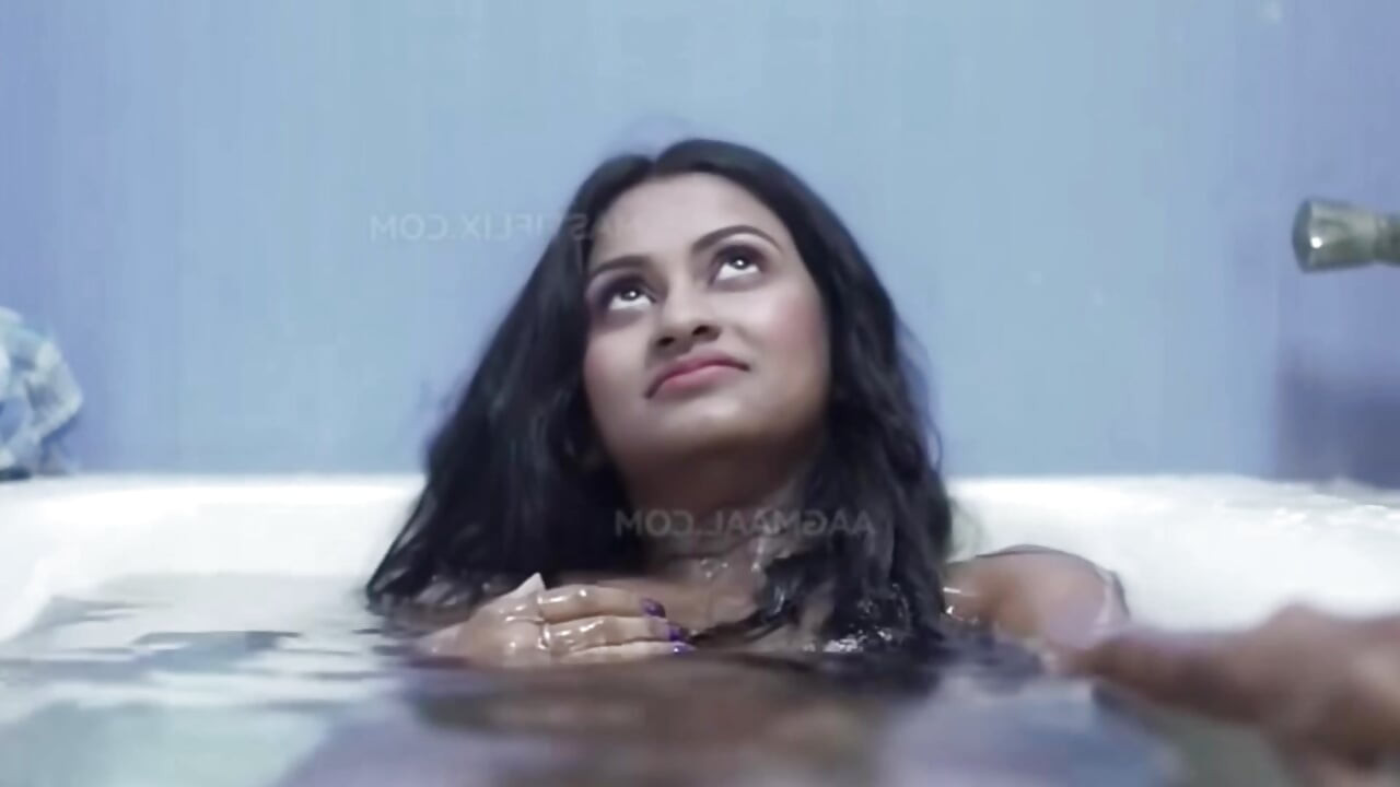 Nahate hue step sister ki nangi video bna kar viral kar di