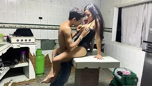 Я ДОЮ МОИ БОЛЬШИЕ СИСЬКИ И БОЛЬШУЮ ЗАДНИЦУ, МОЛОДАЯ МАЧЕХА, ОНА ВСЕГДА ДАЕТ ВСЕ