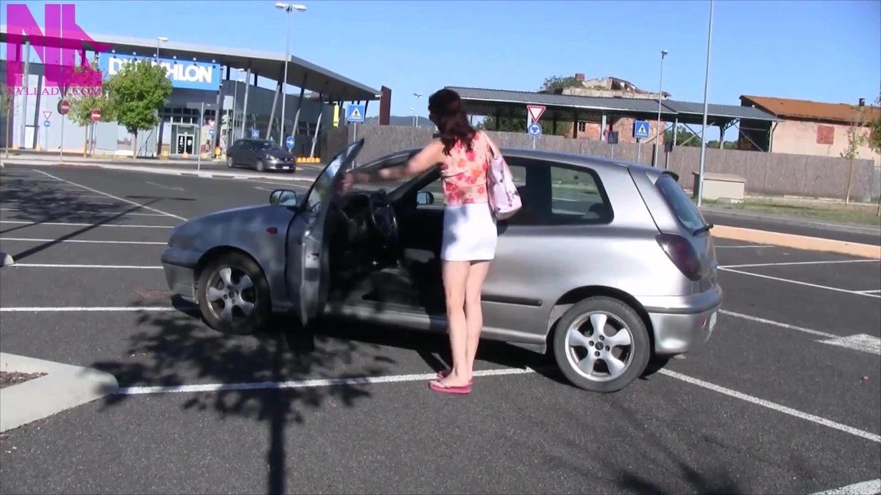Cool Driving for Shopping in Super Comfortable Pink and Black Flops