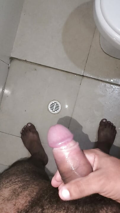 Hairy man pulling cum