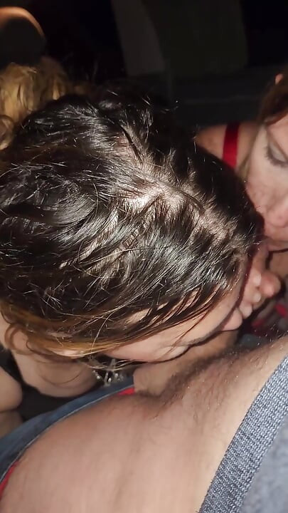 เราไปเดินเล่นกับแฟนหนุ่มและ Lysia แฟนสาวข้ามเพศของฉันที่จบลงด้วยการเย็ดหมู่สามคนอย่างหนักและเกมน้ําแตก...