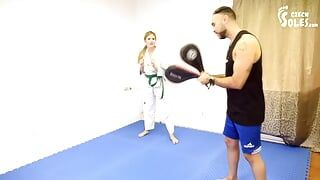 Bunny vs Fernando en lección de karate