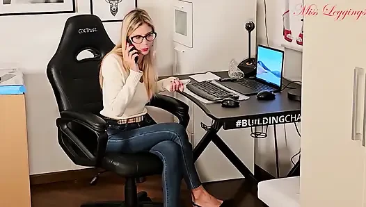 Ein Milf-Pornospiel mit dem jungfräulichen Stiefsohn seines besten Freundes
