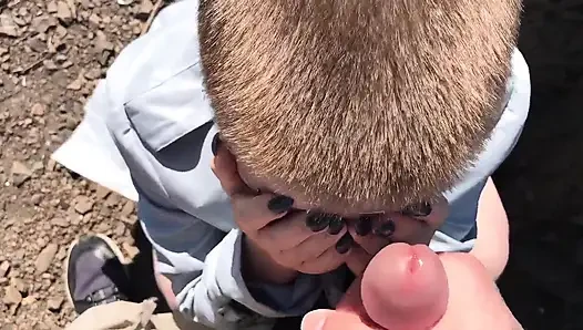 Vilu Vidish bringt Mi auf den Gipfel eines Berges, aber lutscht meinen schwanz