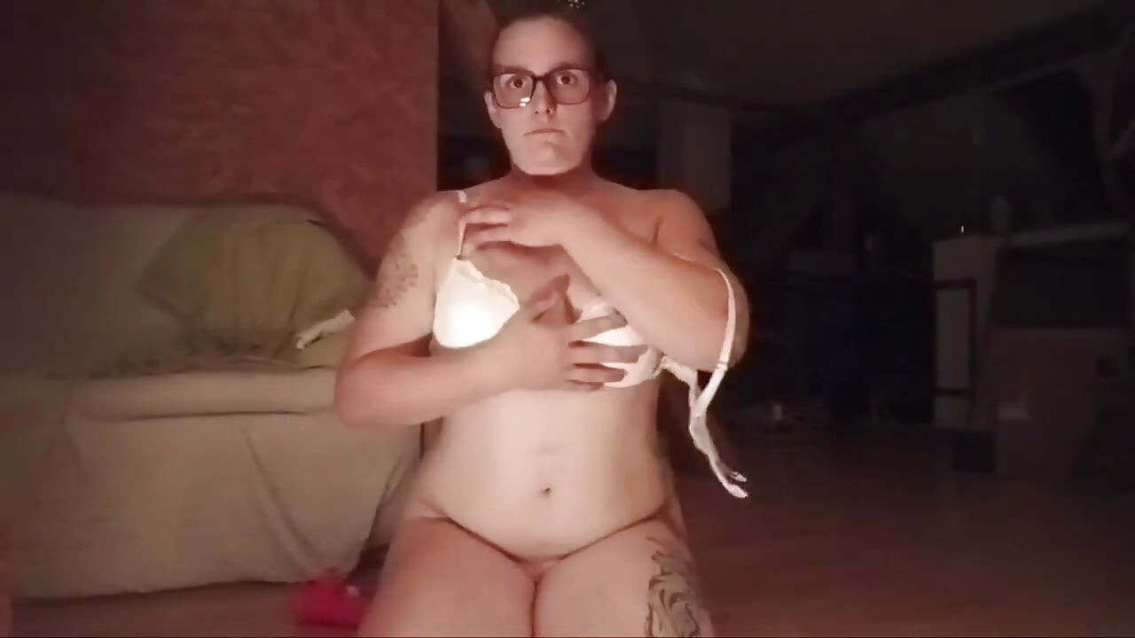 Ch Zieh Mich Für Dich Aus Und Wichse Live Vor Der Kamera