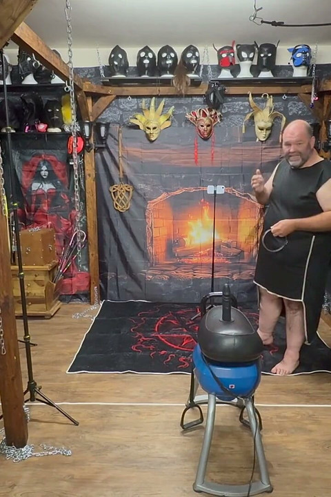 Bölüm 1- Lanista Bear kitty üzerinde yeni bir makineyi test ediyor!