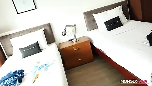 Азиатская тинка трахается в первый раз