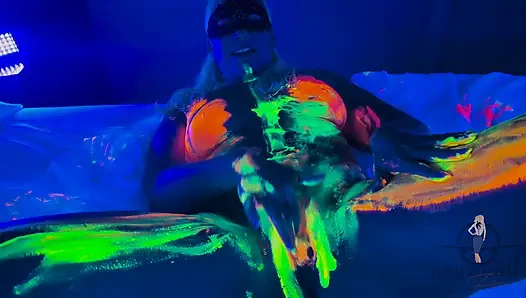 Lights Down, Glow up