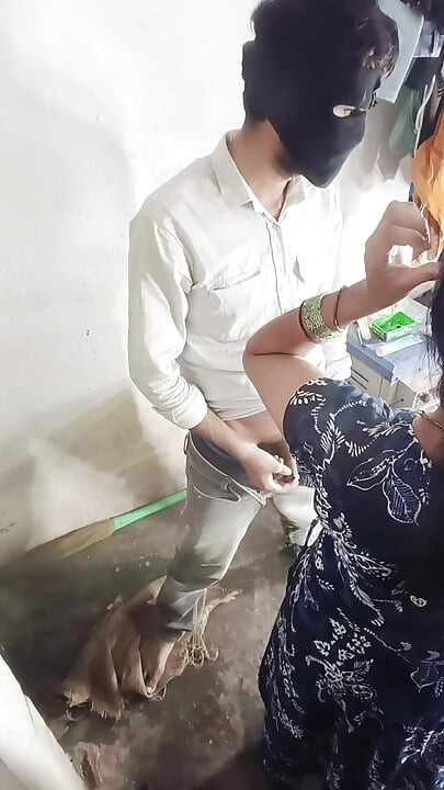 Lồn đụ đít bú lồn bú vú bú sữa và ngồi trên con cu theo kiểu chó và nằm thẳng trên âm thanh tiếng Hin-di