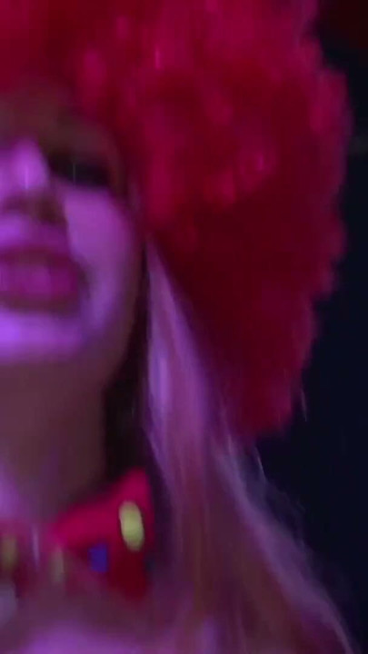 Im Zirkus Conny fickt den Clown | Clip 3