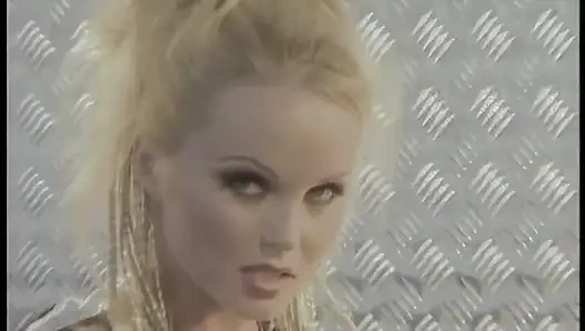 Silvia Saint Takma Yarakla Aneta'ya Zevk Veriyor.