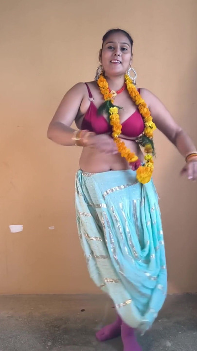 "Puja bebek dansı performansı"ndan heyecan verici an