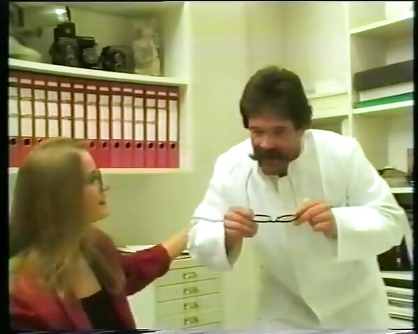 Putas alemanas con coño mojado estiran su coño 10