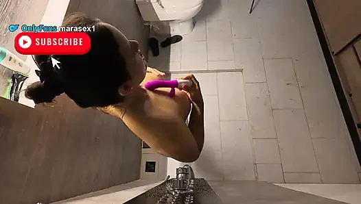 SEX IN THE BATHROOM WITH MY NEW GIRLFRIEND WITH A SWEET TOOTH