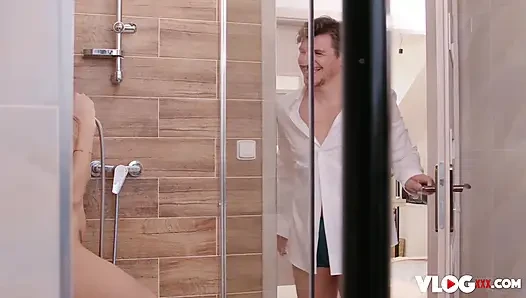 Clea Gaultier azgın bir yarağı azdırıyor ve istediğini alıyor