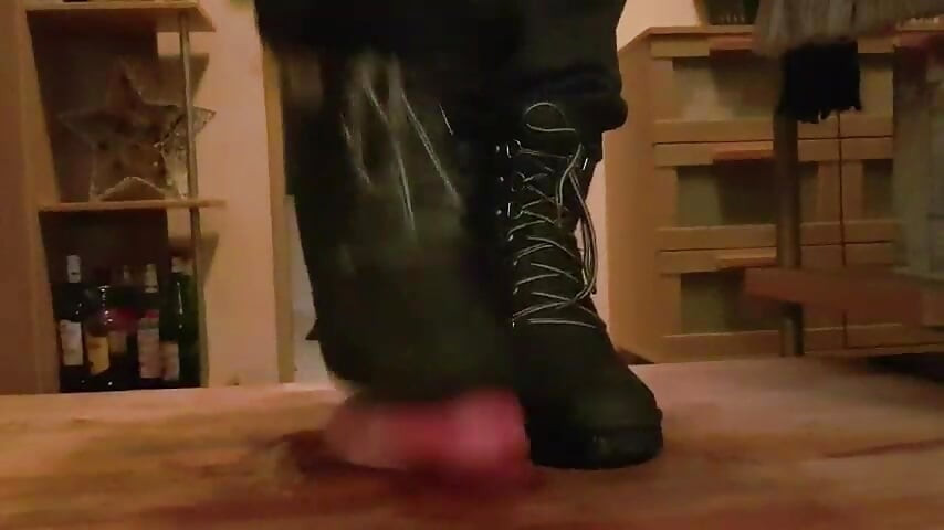 시점 밟고 부츠로 밟기 - 발 자기 및 성기 부스러짐 - 풀 웨이트, 무자비