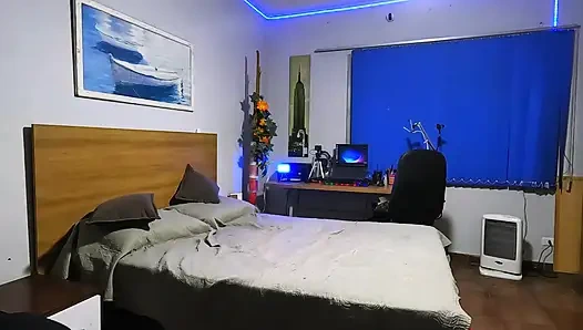 Dört ayak üstünde bankta kalıp bana her şeyi vermeyi seviyor