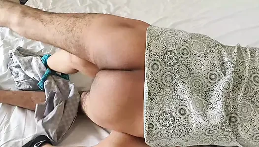 Pati ne apne patni ko romantic mood se chut ki chudai kiya aur chut ka maza liya . Indian desi village hindi viral sex videos