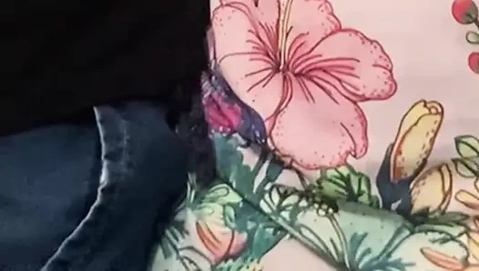 Aldatan evli kadın kalabalık bir metroda mastürbasyon yapıyor