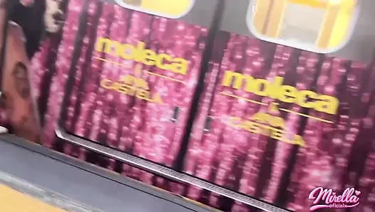 Dia tidak tahan melihat tanda volume dan menyedot saya ke dalam kereta bawah tanah São Paulo