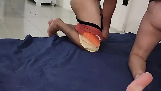 Gara-gara nggak tahan lagi, aku crot di dalam memek tetanggaku