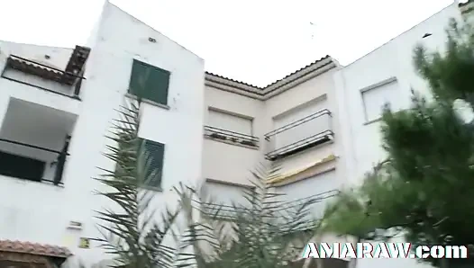 Cindy Sun açık havada fışkırtıyor ve sonra anal sikiliyor sert sikiş