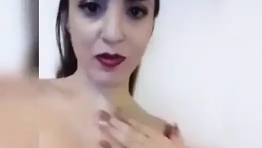 Video baru lagi sendirian! Aku lagi asik nikmatin tubuhku dan berakhir dengan kenikmatan!