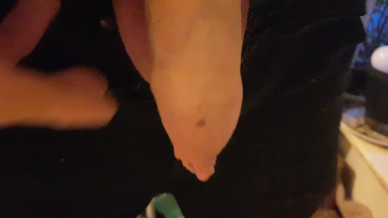 私が放尿クローズアップ1