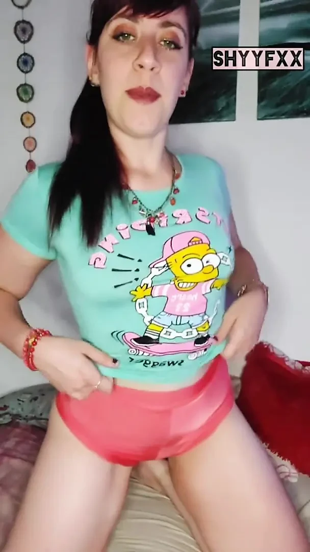 Shyyfxx在努力锻炼并出汗后操了我的私人教练! 角色扮演