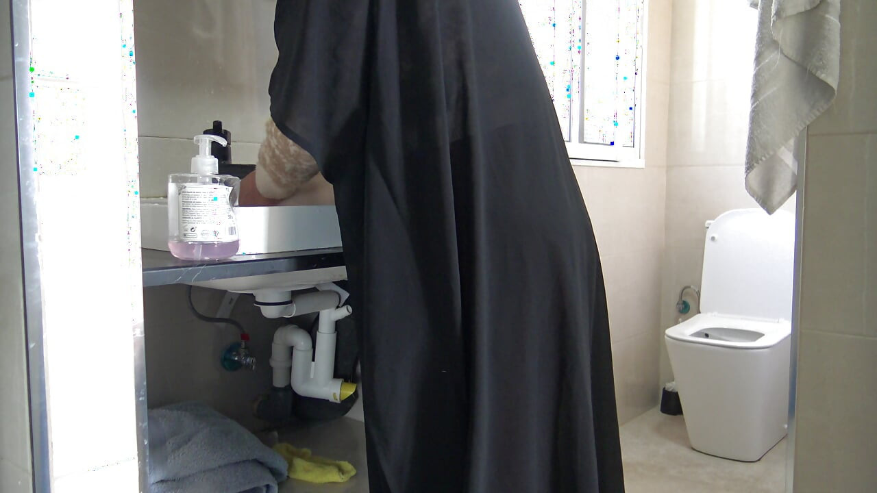 Lesbian arab milf in hijabi washing her girlfriends tight pussy