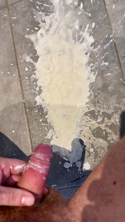 Huge Cumshot