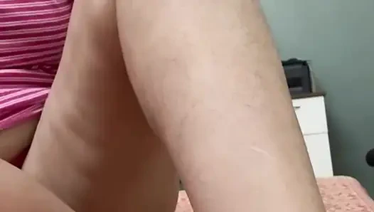 Индийская мачеха бреет и воском ее волосатую киску