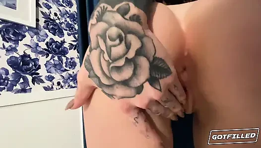 Gotfilled dövmeli demi morgan içime boşalmama izin veriyor
